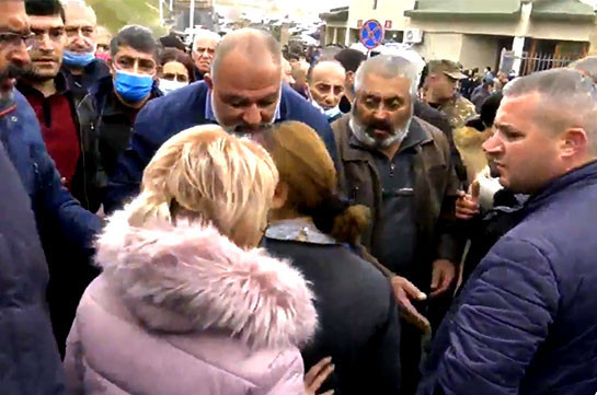 Ermenistan'da kayıp askerlerin aileleri tepkili